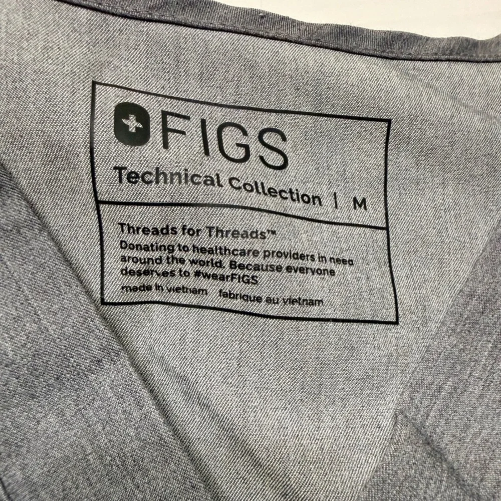 FIGS Leon Scrub‎ Top Mens Medium Gray V-Neck Technical Collection FM1500 Pocket